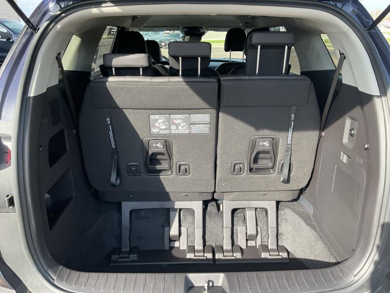 new 2025 Kia Carnival car, priced at $39,977