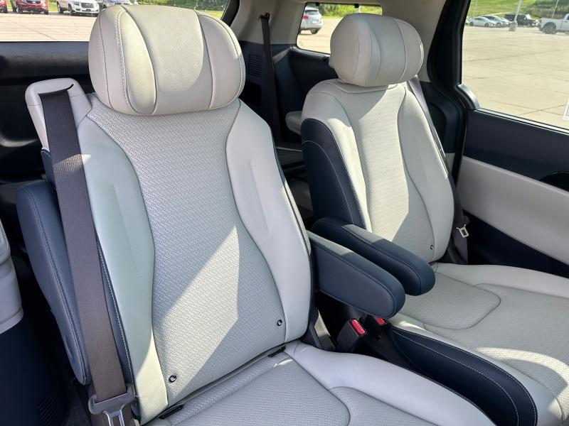 new 2025 Kia Carnival car, priced at $52,654