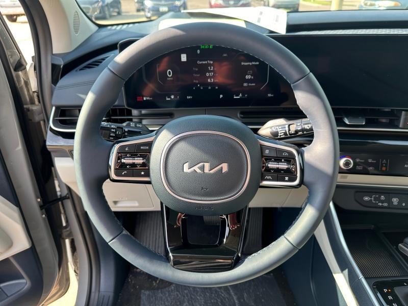 new 2025 Kia Carnival car, priced at $52,654