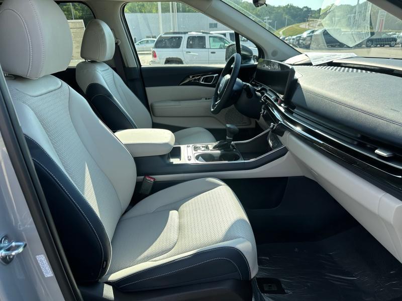 new 2025 Kia Carnival car, priced at $52,654