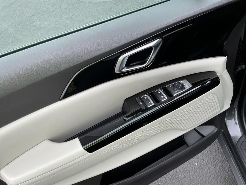 used 2024 Kia Carnival car, priced at $32,995
