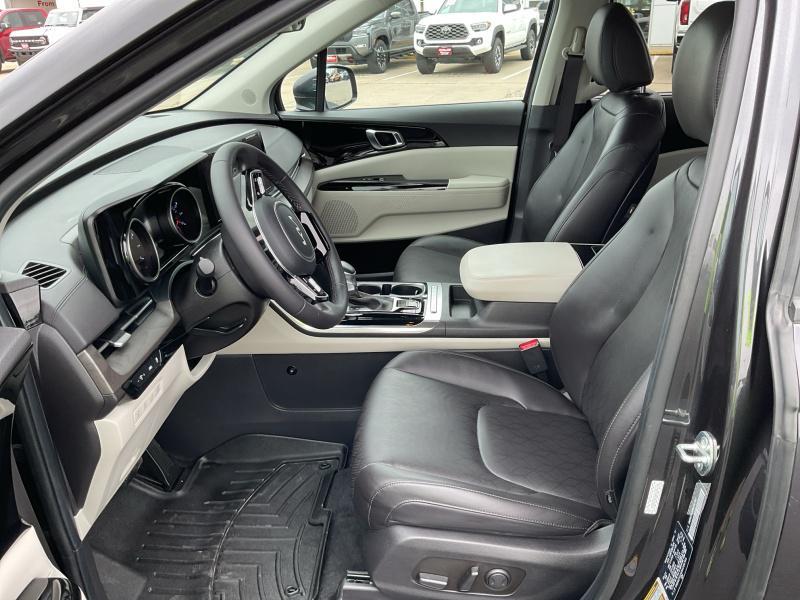 used 2024 Kia Carnival car, priced at $32,995