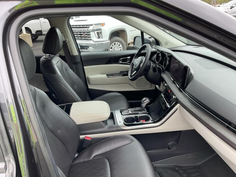 used 2024 Kia Carnival car, priced at $32,995