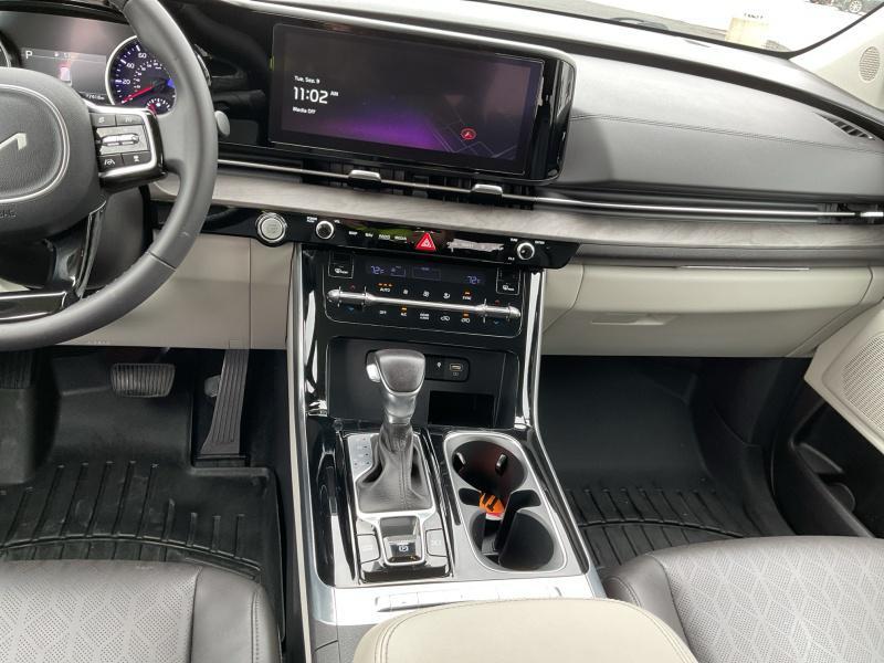 used 2024 Kia Carnival car, priced at $32,995