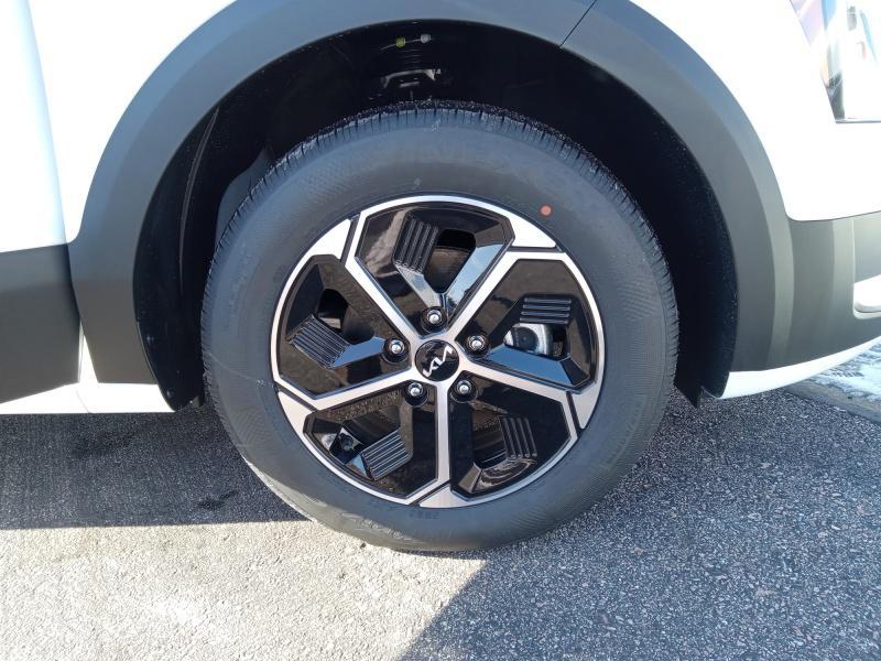 new 2025 Kia Niro car, priced at $28,684