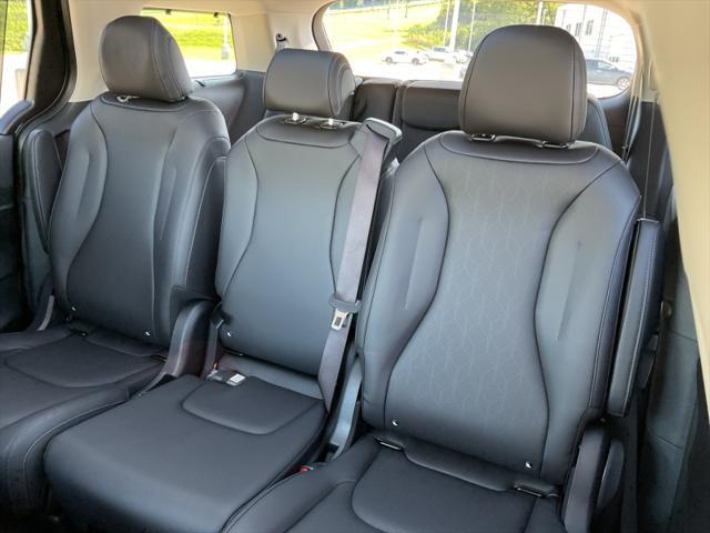 new 2026 Kia Carnival Hybrid car, priced at $51,020