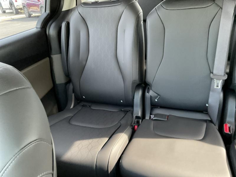 new 2026 Kia Carnival Hybrid car, priced at $43,694