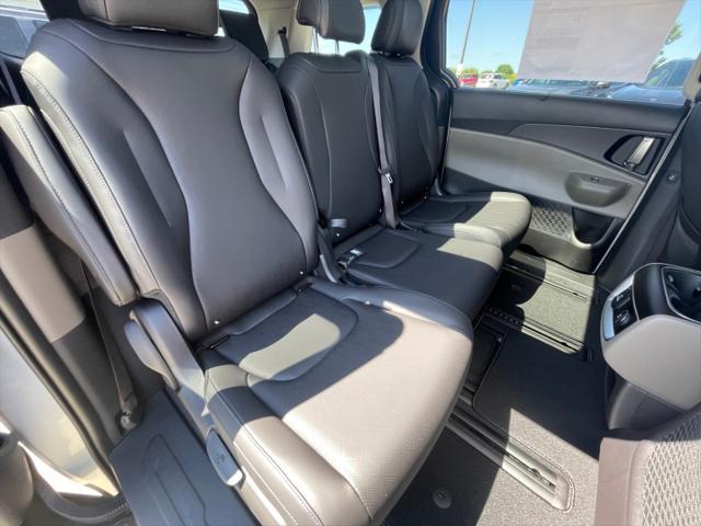 new 2026 Kia Carnival Hybrid car, priced at $51,485