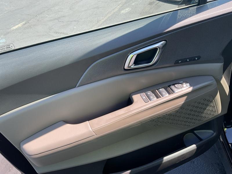 new 2026 Kia Carnival Hybrid car, priced at $45,519