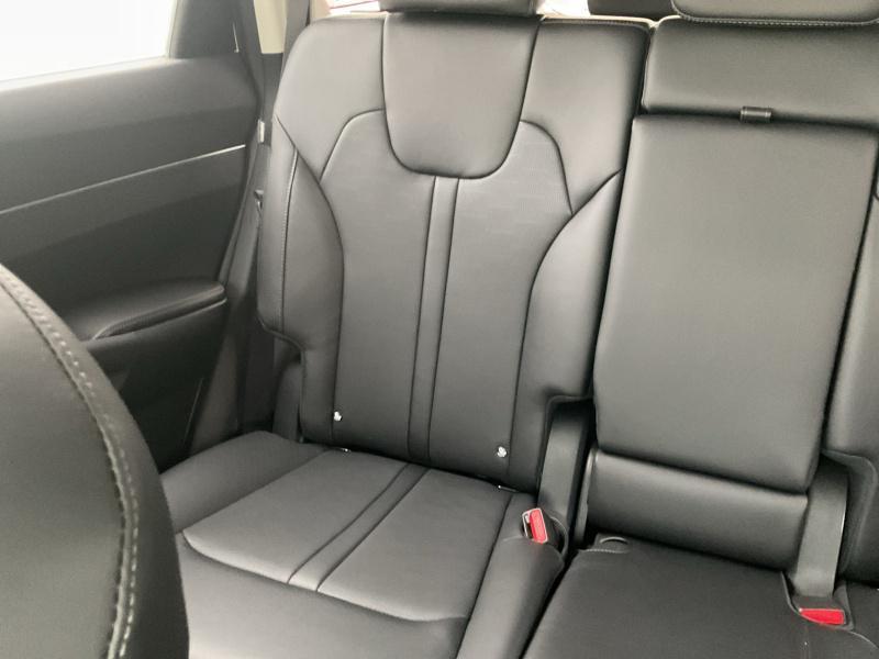 new 2025 Kia Sorento car, priced at $38,674