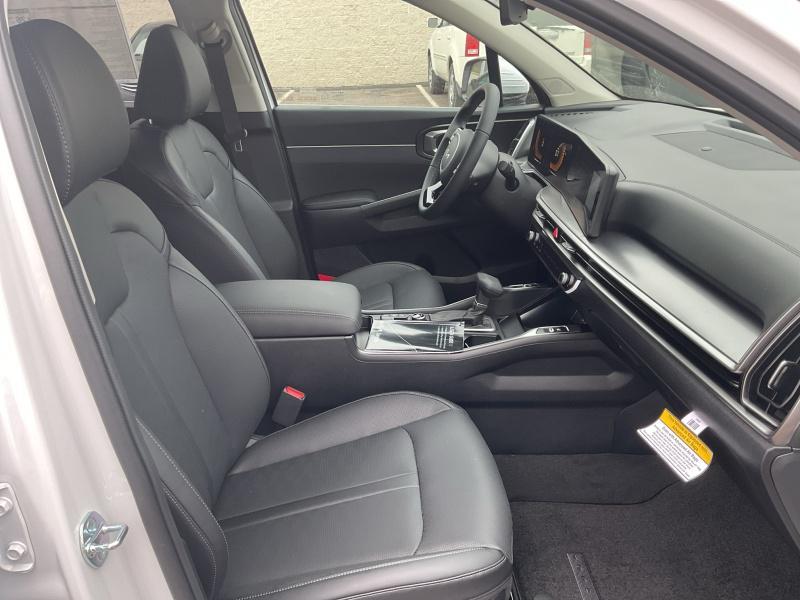 new 2025 Kia Sorento car, priced at $38,674
