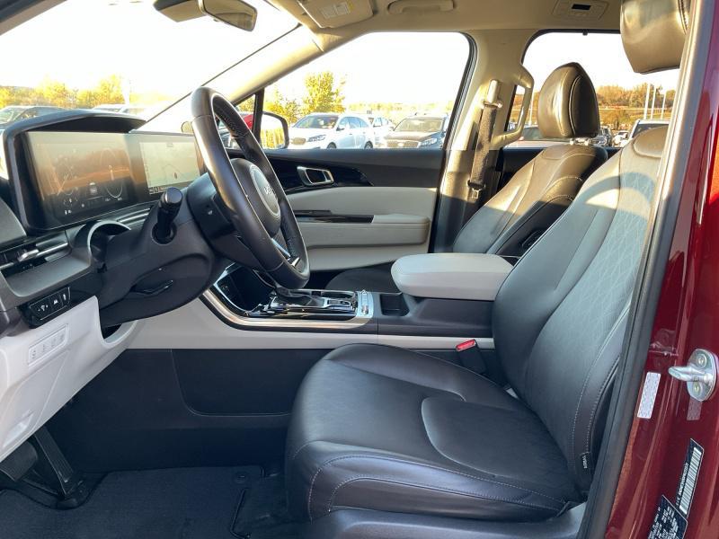 used 2023 Kia Carnival car, priced at $30,995