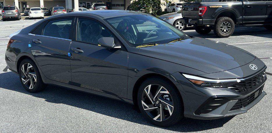 new 2024 Hyundai Elantra car, priced at $27,040