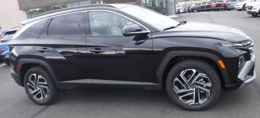 new 2025 Hyundai TUCSON Hybrid car, priced at $41,950