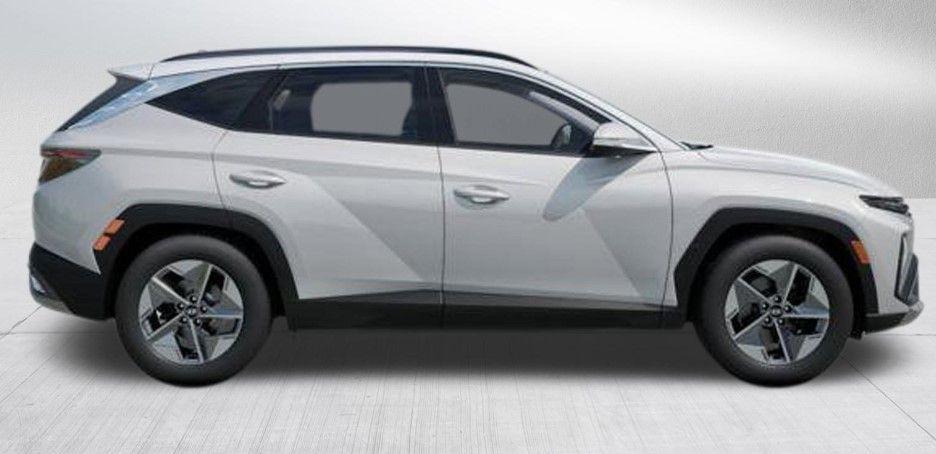 new 2025 Hyundai TUCSON Hybrid car, priced at $39,954