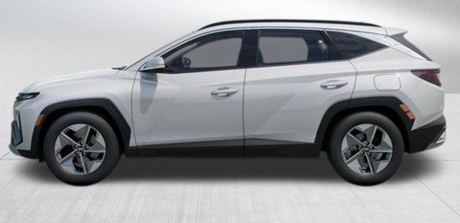 new 2025 Hyundai TUCSON Hybrid car, priced at $39,954