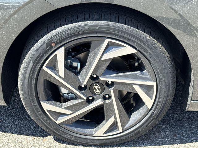 new 2025 Hyundai Elantra car, priced at $29,429
