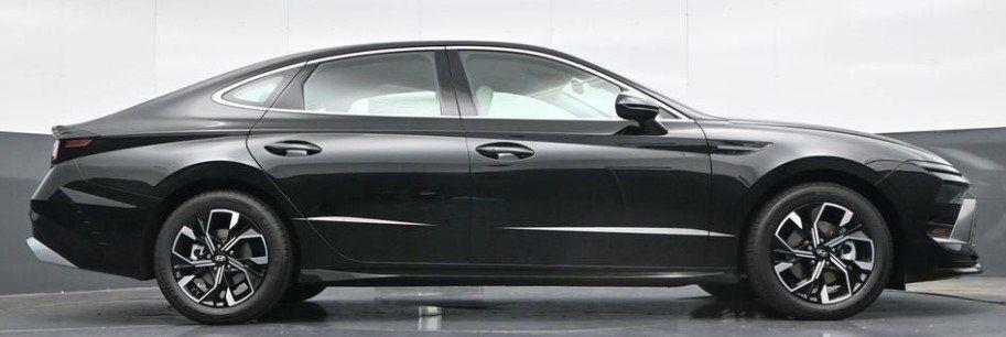 new 2025 Hyundai Sonata car, priced at $29,705