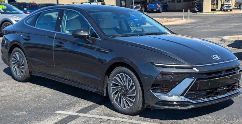 new 2025 Hyundai Sonata Hybrid car, priced at $37,170