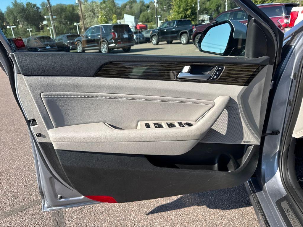used 2017 Hyundai Sonata Hybrid car, priced at $10,989