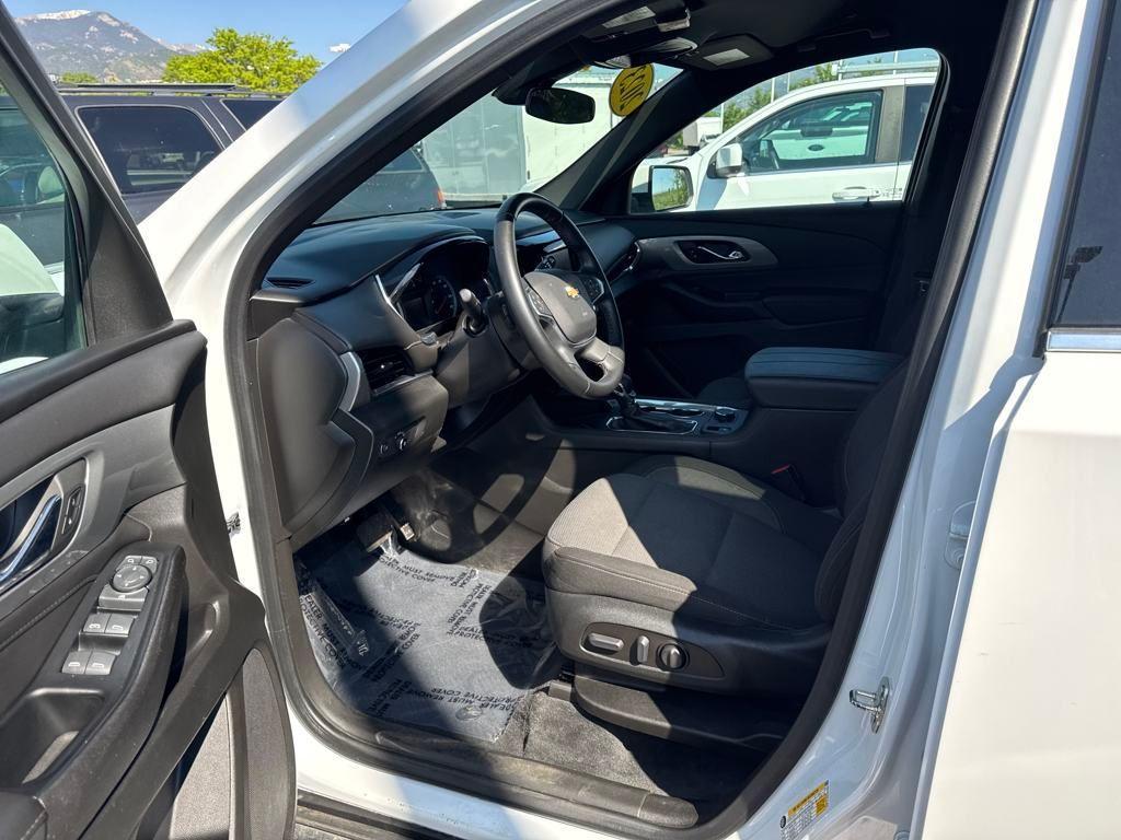 used 2023 Chevrolet Traverse car, priced at $28,489
