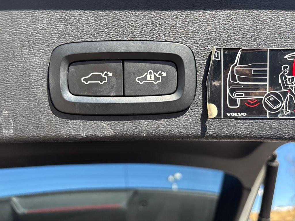 used 2019 Volvo XC40 car, priced at $18,993