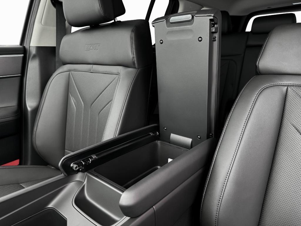 new 2025 Hyundai Santa Fe car, priced at $39,525