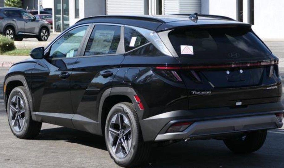 new 2025 Hyundai TUCSON Hybrid car, priced at $39,519
