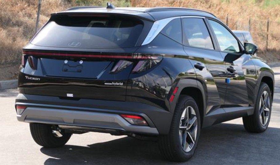 new 2025 Hyundai TUCSON Hybrid car, priced at $39,519