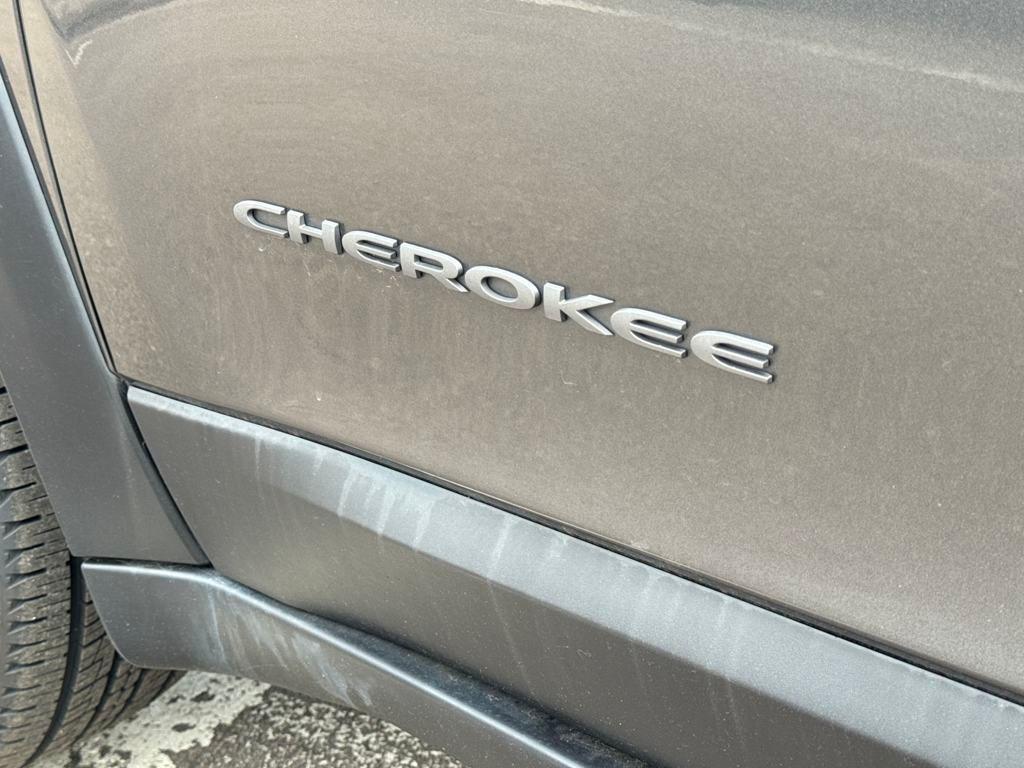 used 2014 Jeep Cherokee car, priced at $10,689