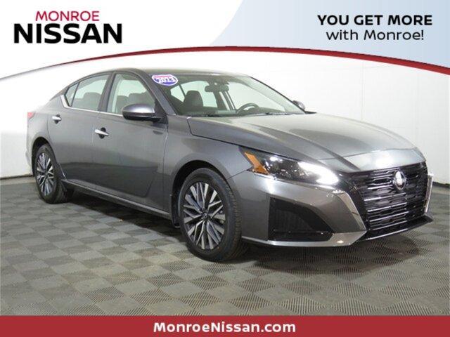 used 2023 Nissan Altima car, priced at $25,898