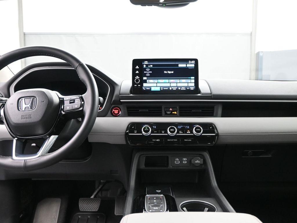 used 2025 Honda Pilot car, priced at $39,190