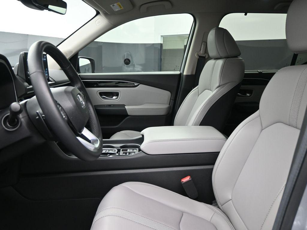 used 2025 Honda Pilot car, priced at $39,190