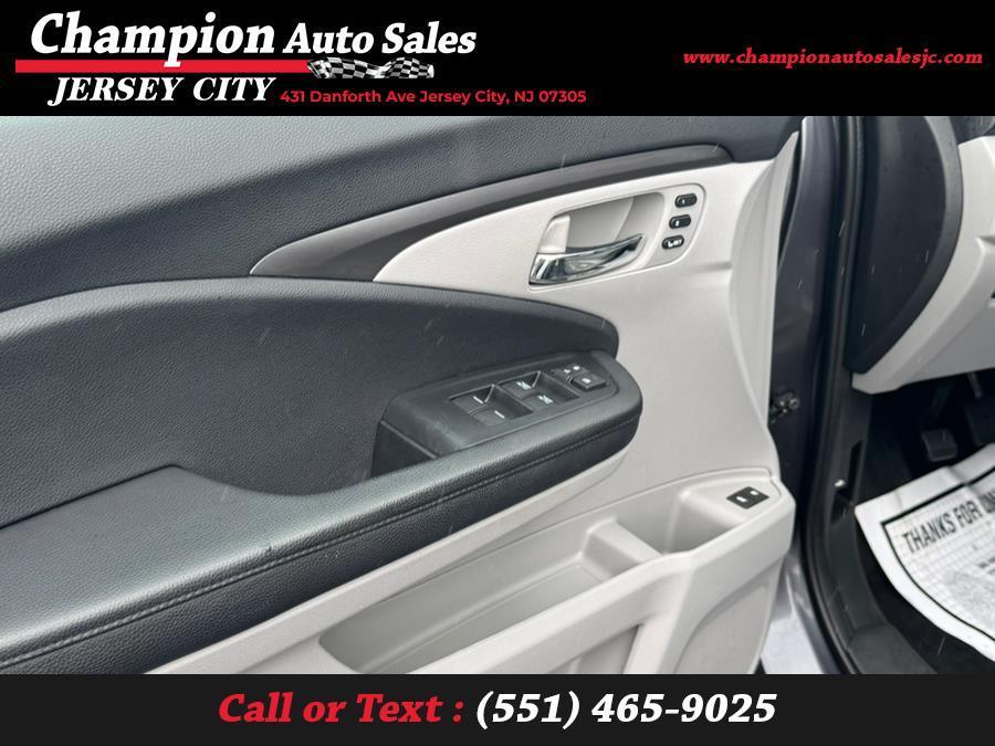used 2022 Honda Pilot car, priced at $27,495