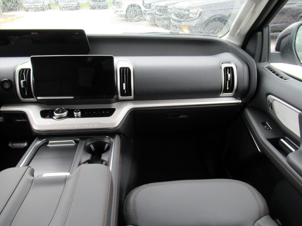 new 2025 Ford Expedition car, priced at $69,840