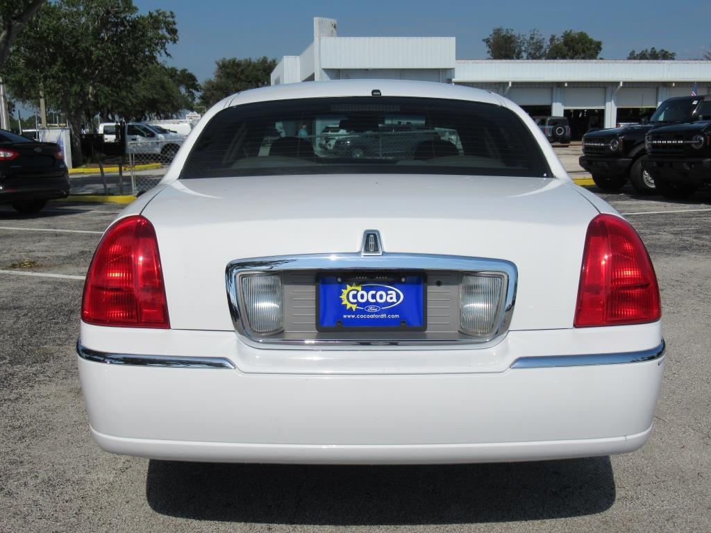 used 2008 Lincoln Town Car car, priced at $10,500