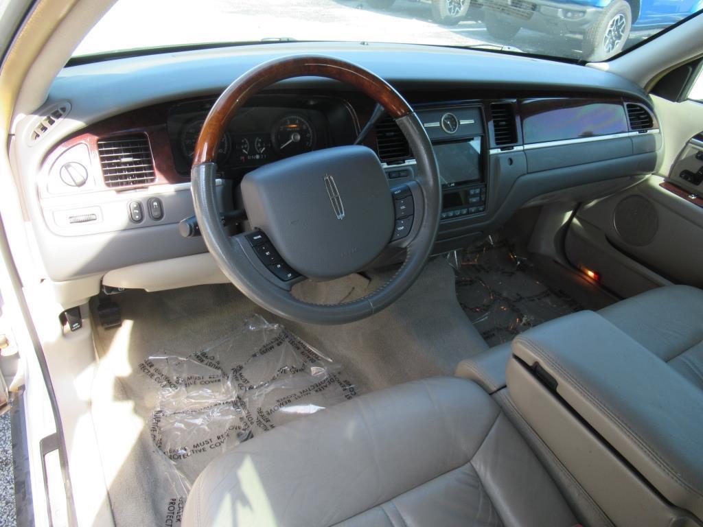 used 2008 Lincoln Town Car car, priced at $10,500