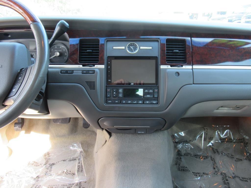 used 2008 Lincoln Town Car car, priced at $10,500