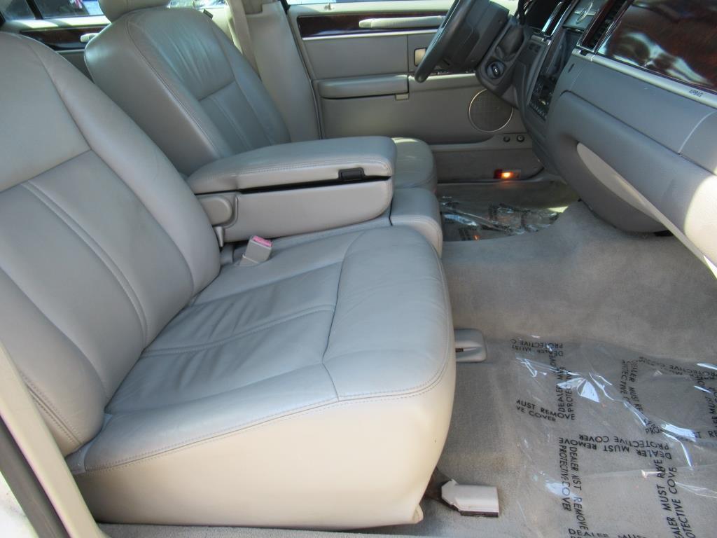 used 2008 Lincoln Town Car car, priced at $10,500