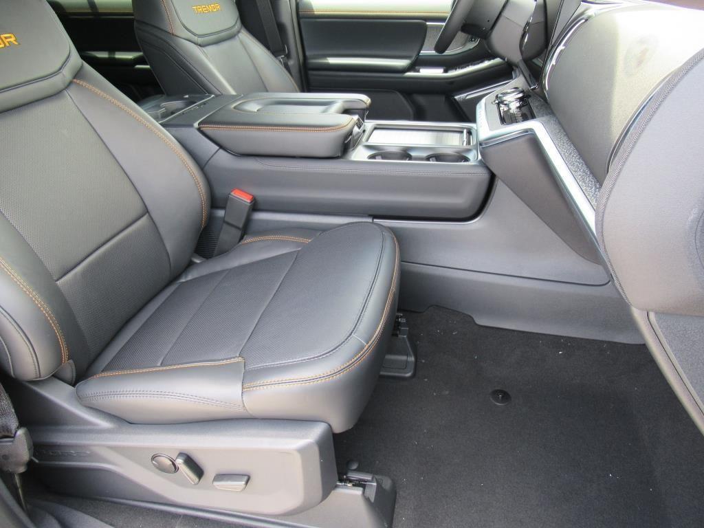 new 2025 Ford Expedition car, priced at $79,772