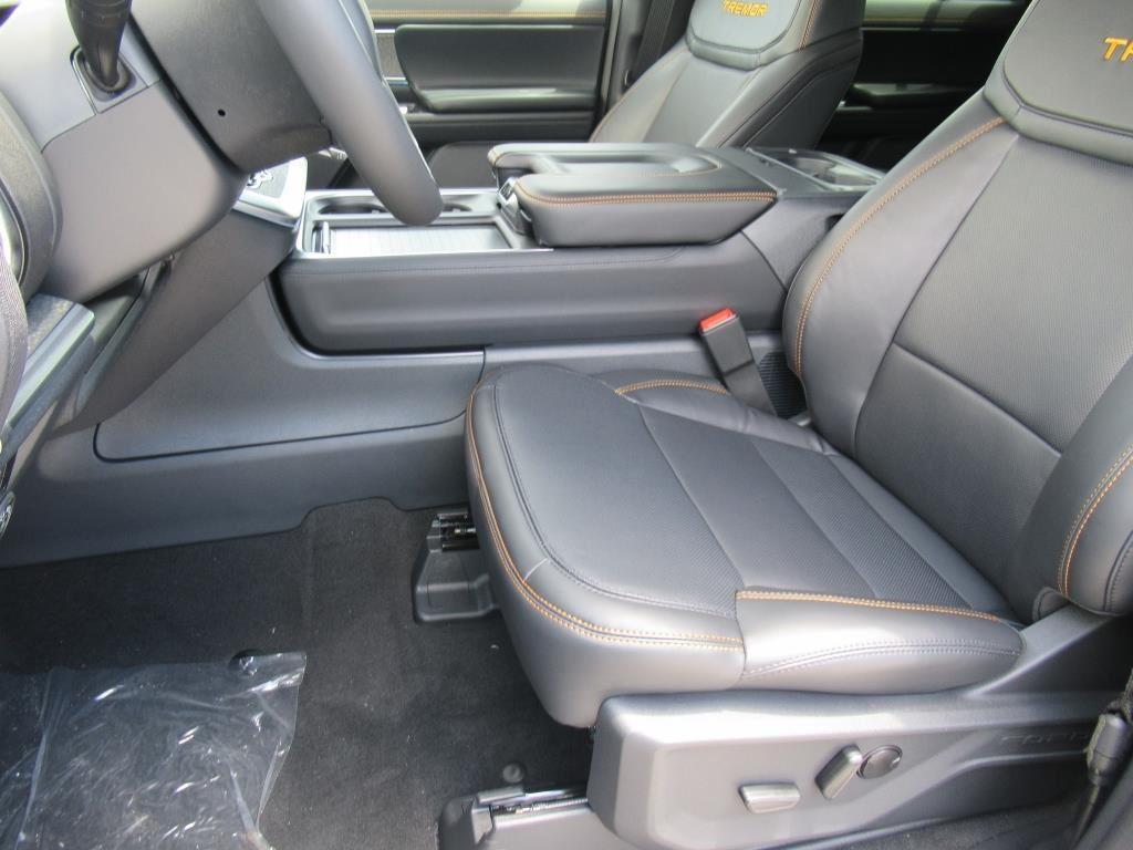 new 2025 Ford Expedition car, priced at $79,772