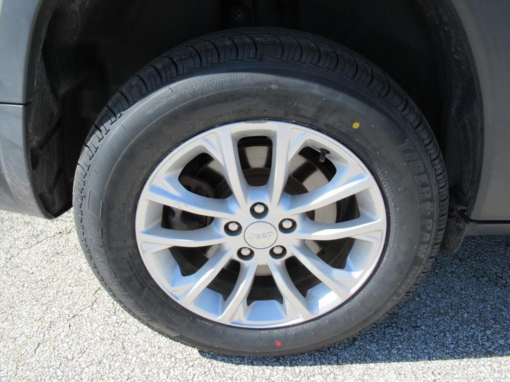 used 2020 Jeep Cherokee car, priced at $11,549