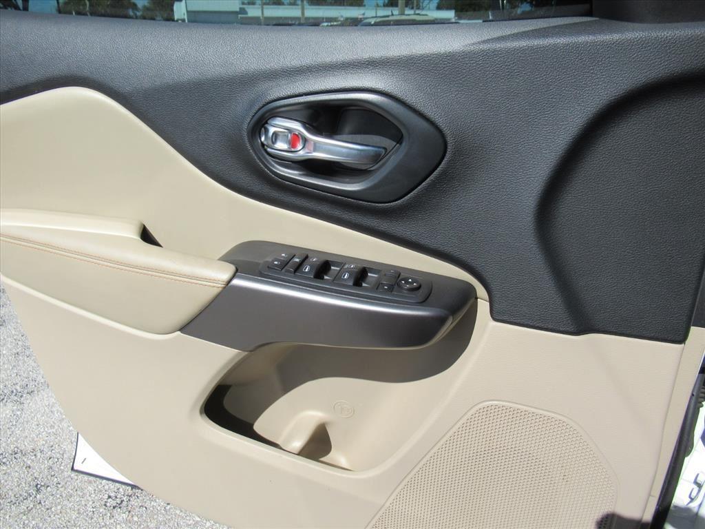 used 2020 Jeep Cherokee car, priced at $11,549