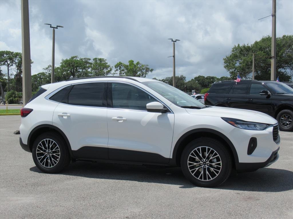 new 2025 Ford Escape PHEV car, priced at $30,098