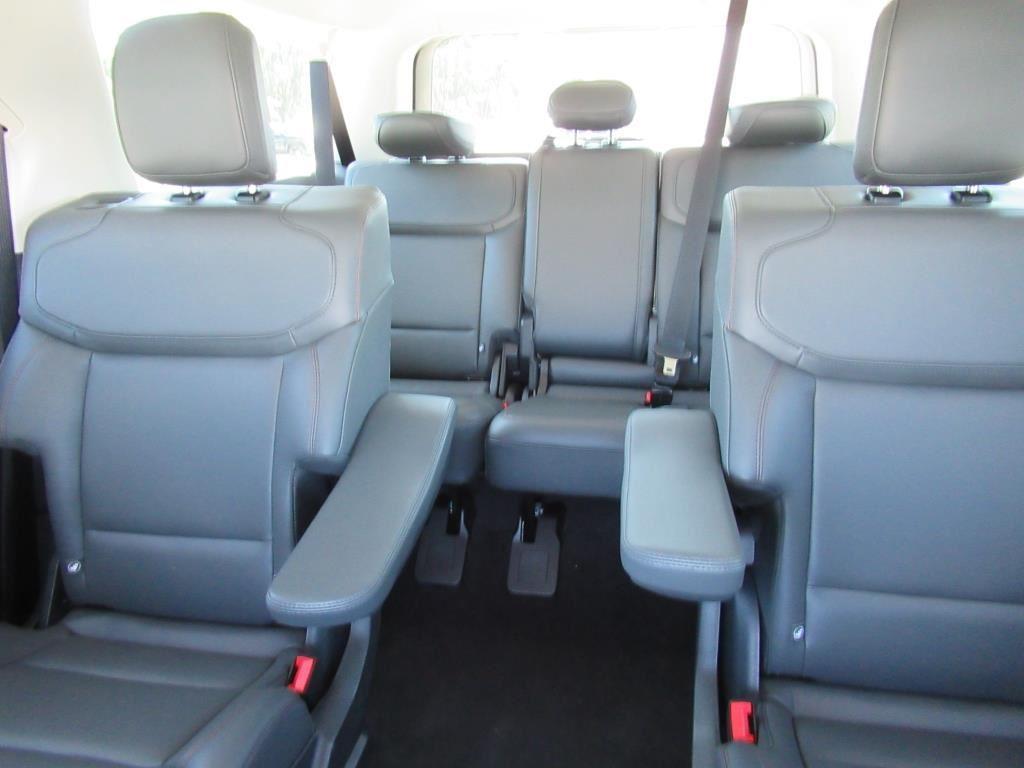 new 2025 Ford Expedition Max car, priced at $67,862