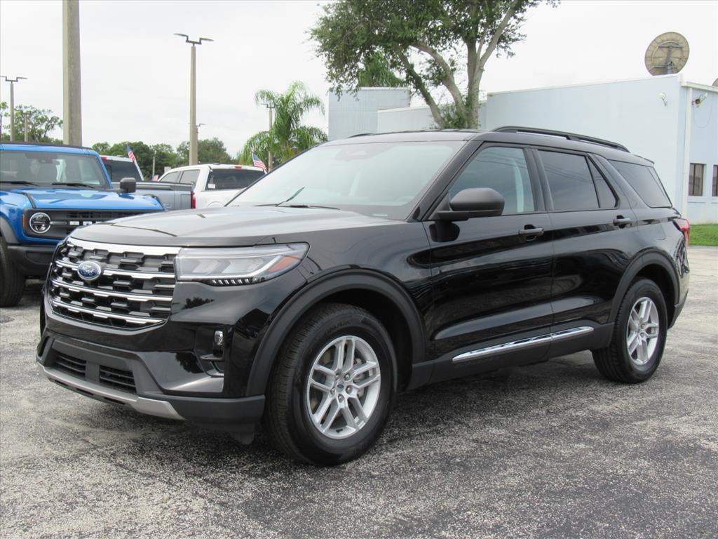 new 2025 Ford Explorer car, priced at $40,596