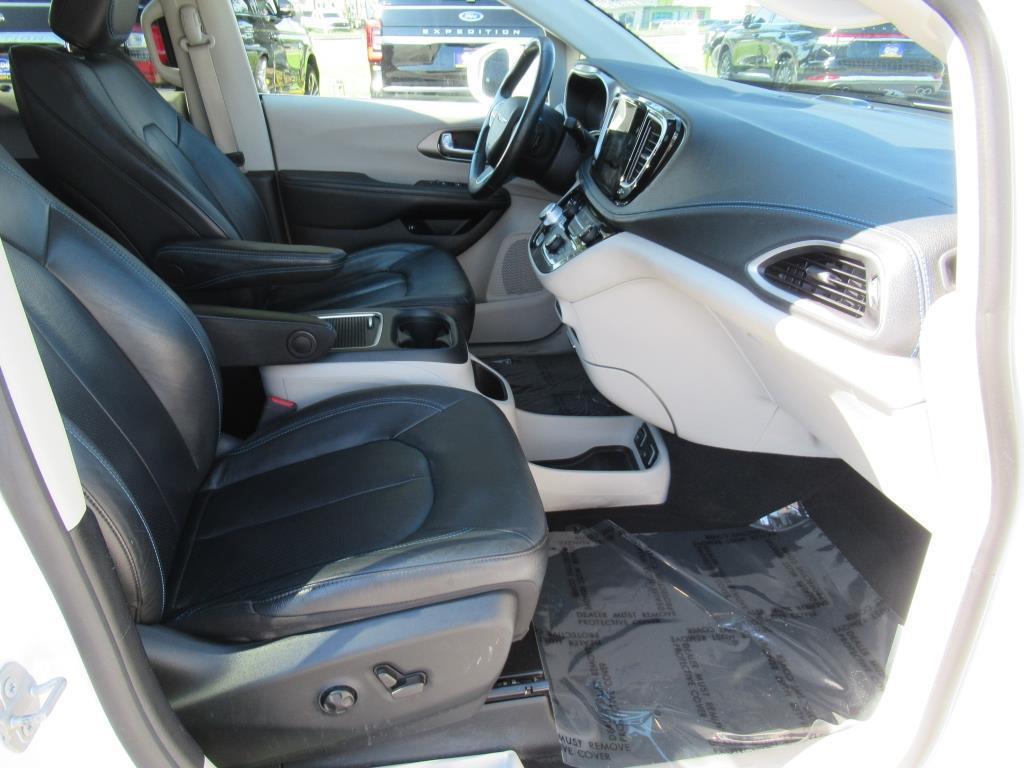 used 2021 Chrysler Pacifica Hybrid car, priced at $20,750