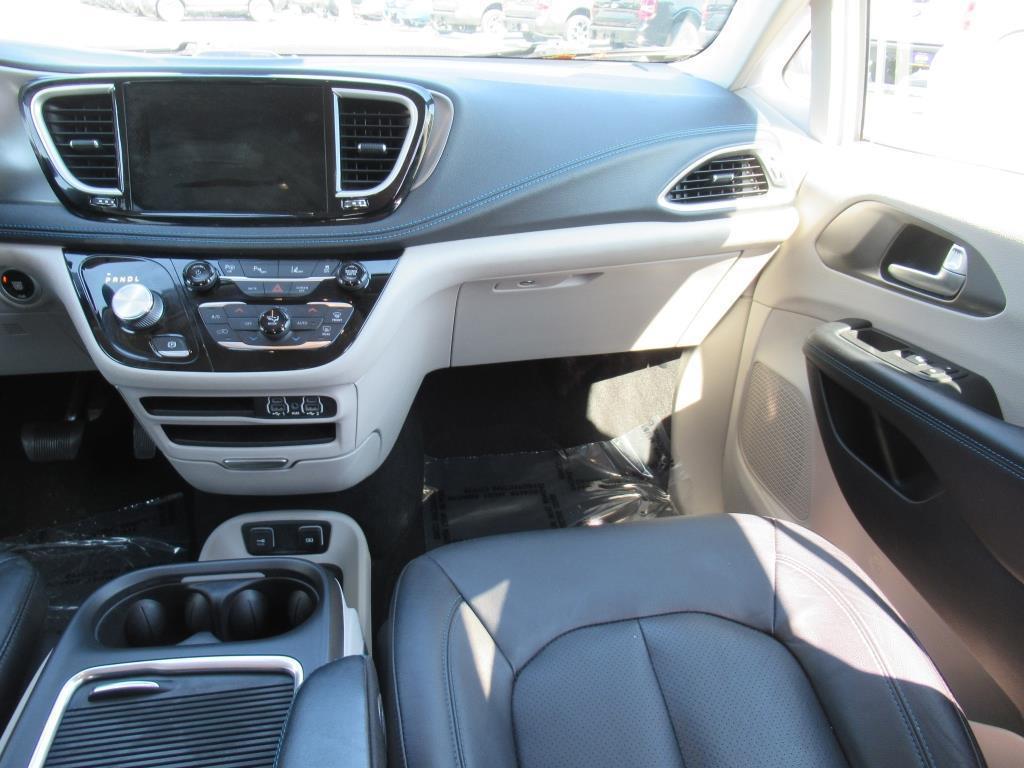 used 2021 Chrysler Pacifica Hybrid car, priced at $20,750