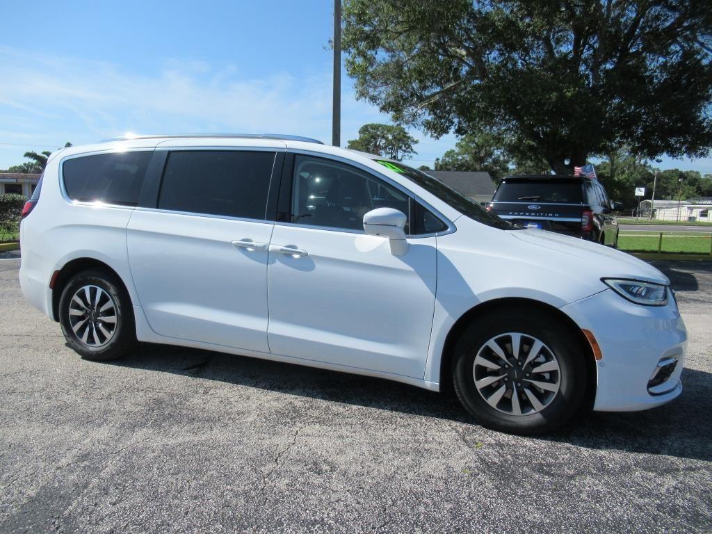 used 2021 Chrysler Pacifica Hybrid car, priced at $21,550
