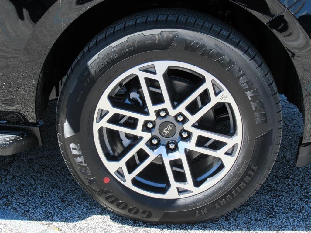 new 2025 Ford Expedition Max car, priced at $68,372